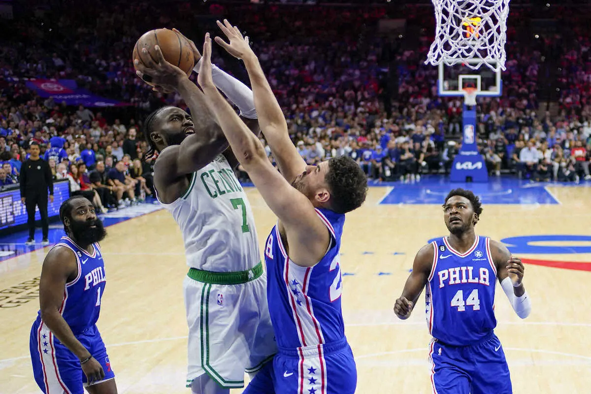 【画像・写真】セルティクスが敵地で76ersに競り勝つ　不振のテータムが最後に奮起　勝負は最終第7戦へ