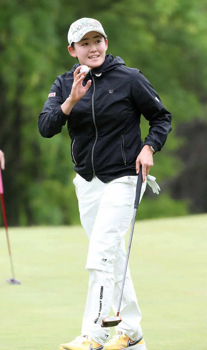 【画像・写真】岩井明首位キープ　妹・千怜とツアー初の姉妹最終組　「みんな双子」同組福田も