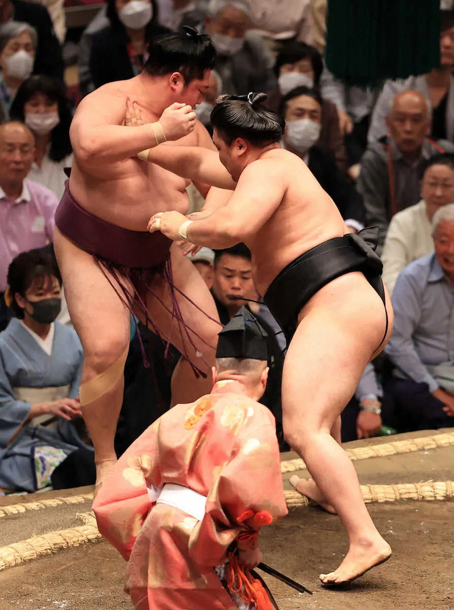 【画像・写真】横綱・照ノ富士　阿炎撃破で連勝発進!カド番の貴景勝は2日目で早くも土