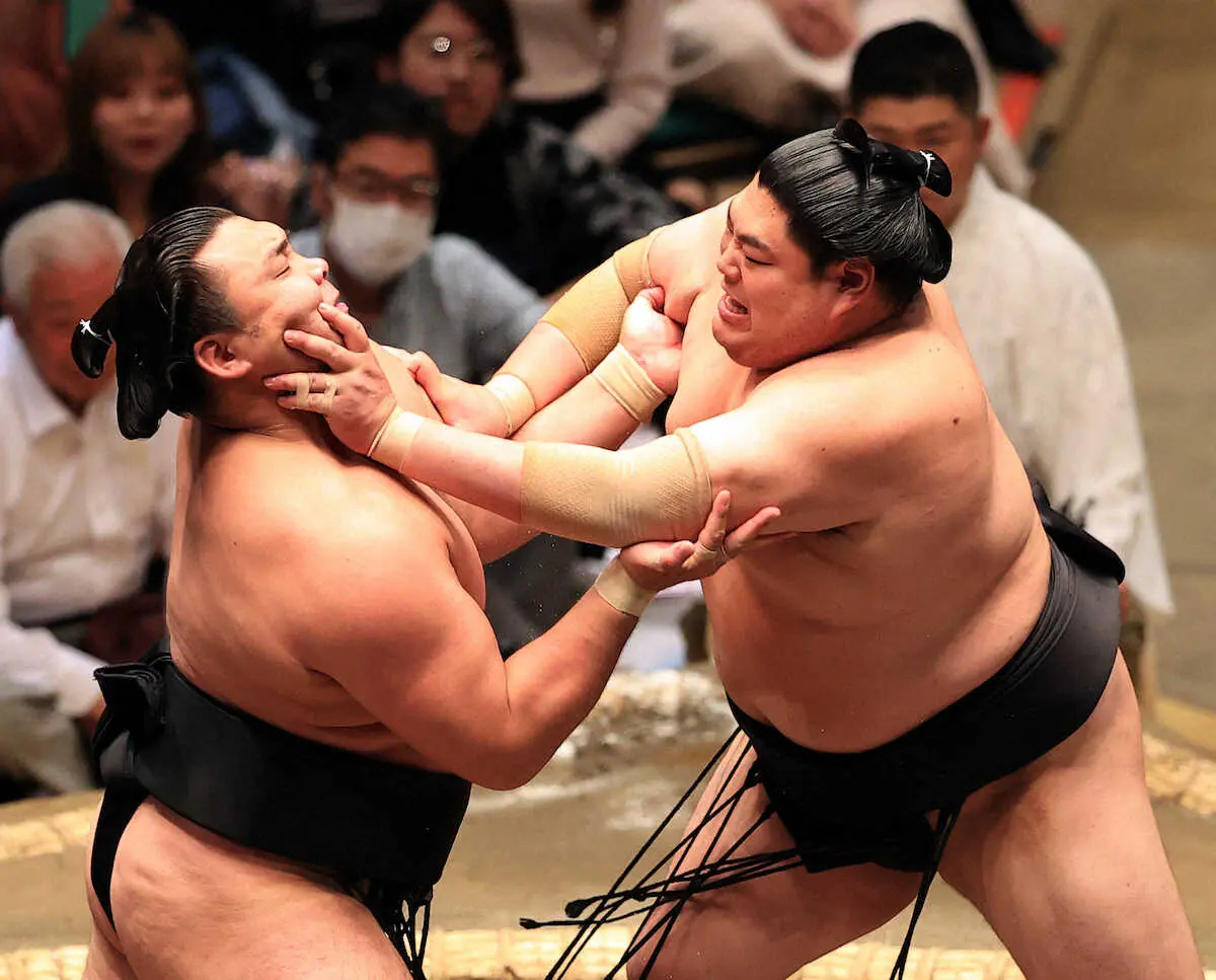 【画像・写真】照ノ富士が盤石の相撲で3連勝　先場所優勝の霧馬山は3日目にして初黒星…大関獲りへ不安