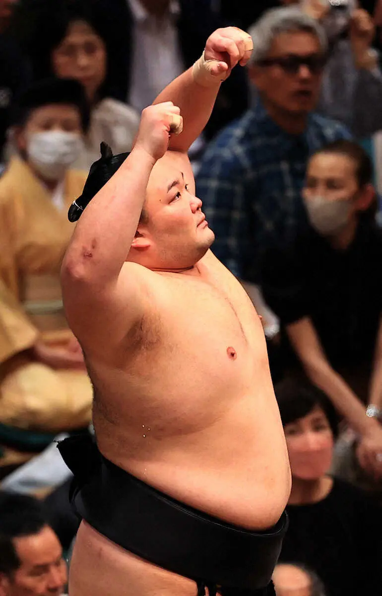 【画像・写真】朝乃山　幕内復帰初日から4連勝「4日目ですが自信を持って頑張りたい」先場所敗れた王鵬にリベンジ完勝