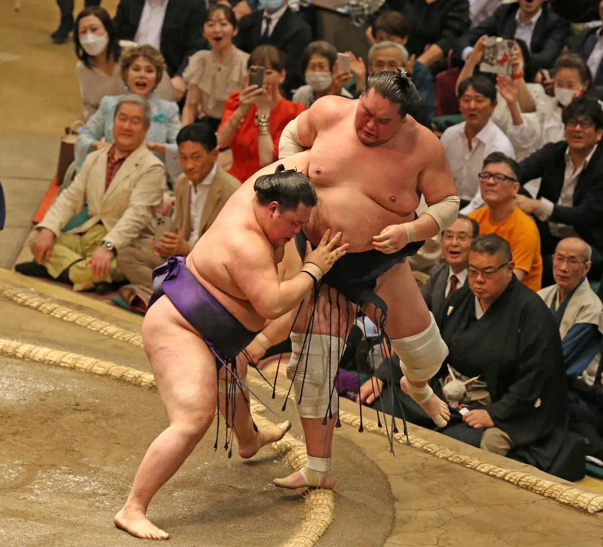 【画像・写真】照ノ富士　9日目にして土…明生との直接対決に敗れ、8勝1敗に朝乃山ら3人が並ぶ