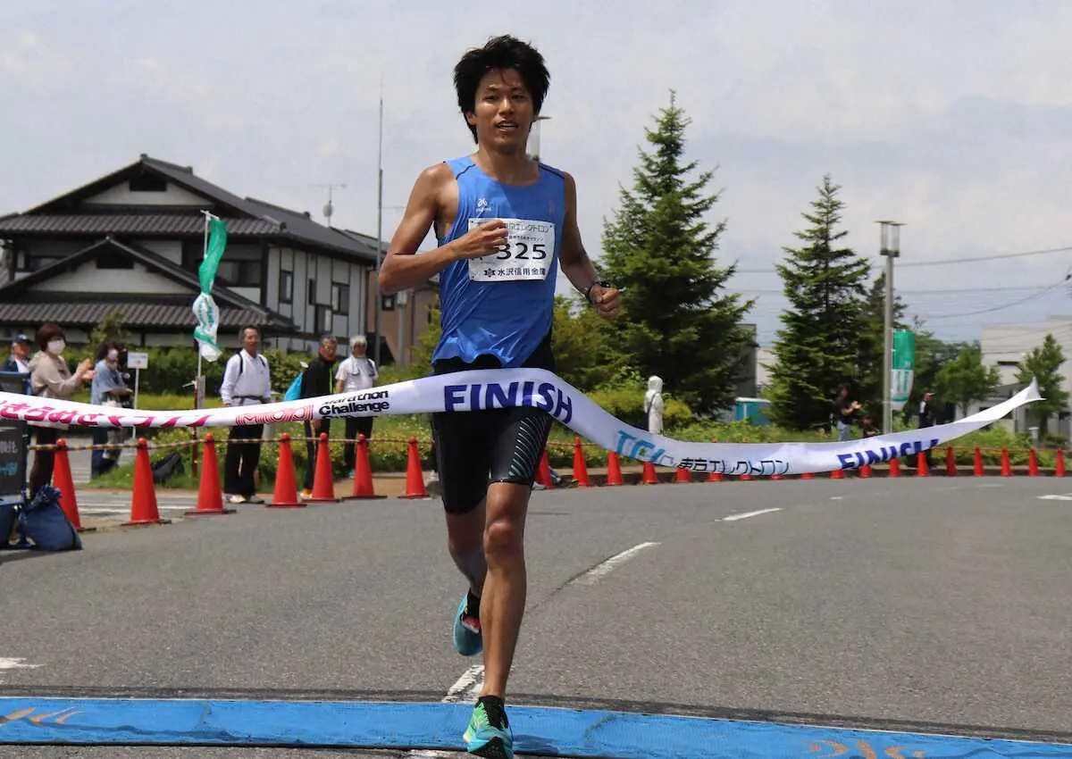 男子フルマラソンで優勝した川内鮮輝