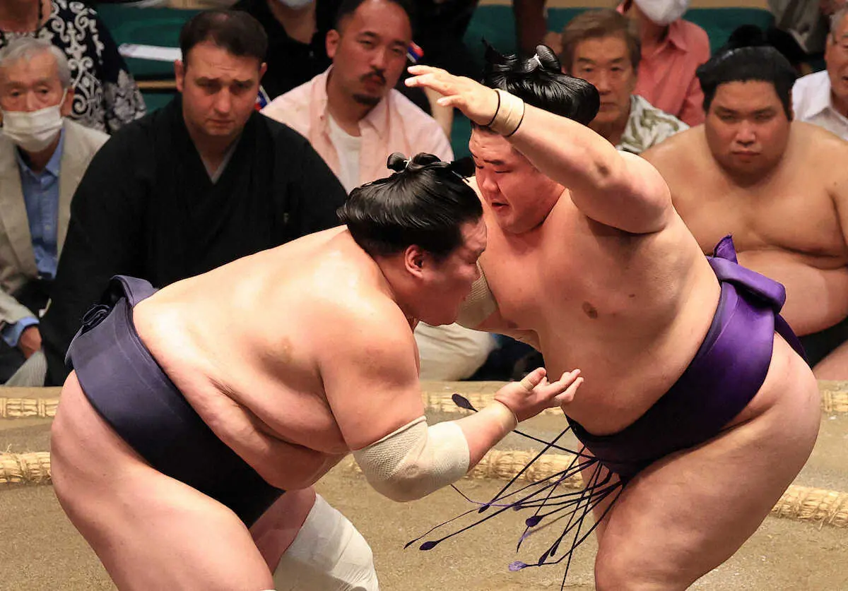 【画像・写真】明生、同期・照ノ富士撃破で27歳初金星　「無我夢中で」仕掛け続けて1敗首位再浮上