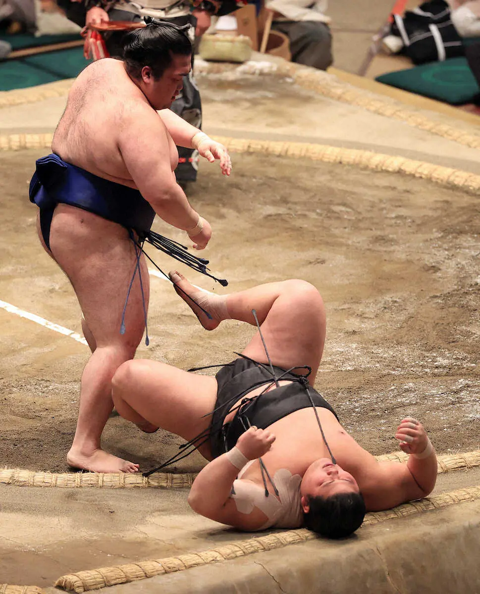 【画像・写真】十両・豪ノ山が“令和の怪物”落合の全勝止めた！10勝目を挙げ首位タイに「結果は付いてくる」