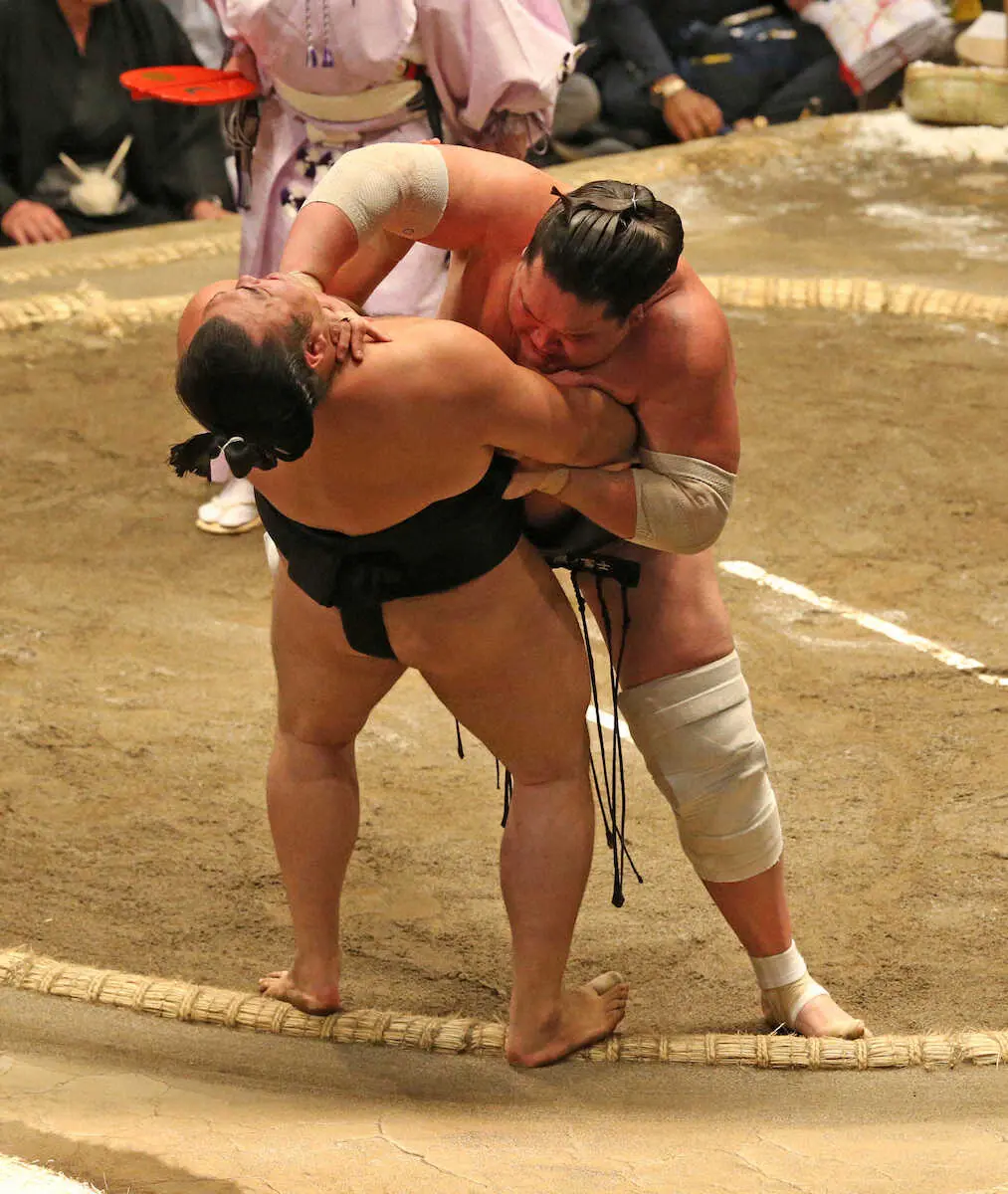 【画像・写真】照ノ富士　両膝手術乗り越え復活優勝　50日以上連続休場からの復帰場所Vは大鵬以来2人目