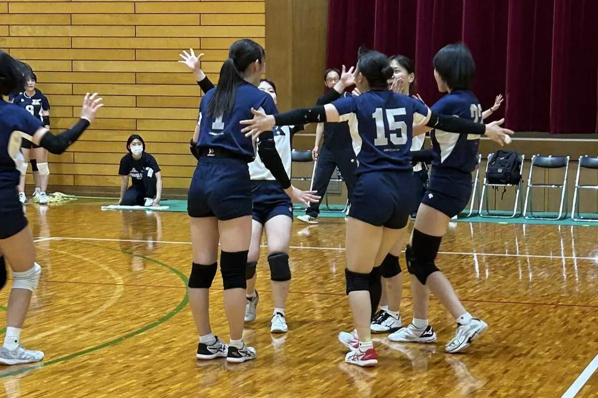 【画像・写真】関西学生バレー入替戦　男子は神院大が1部残留　女子は関学大が天理大破り昇格果たす