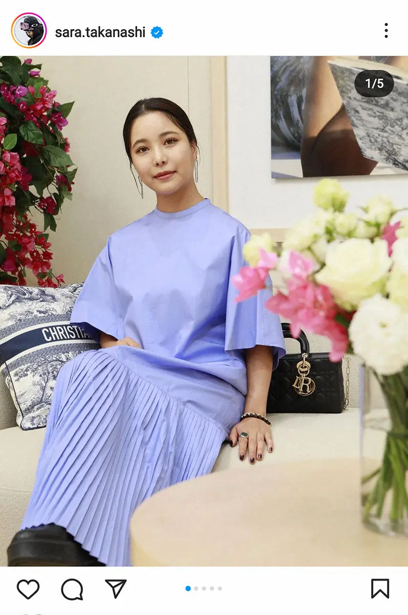 【画像・写真】高梨沙羅　ディオールのストアで新作の香水体験　パープルワンピ姿に「綺麗」「とっても素敵」の声