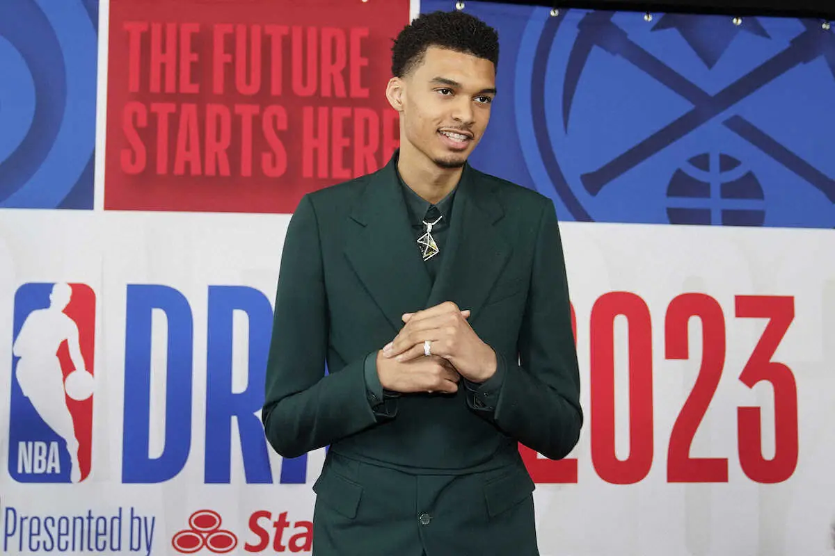 【画像・写真】NBAドラフトでスパーズがウェンバニャマを全体トップで指名　仏出身の選手のトップ指名は史上初