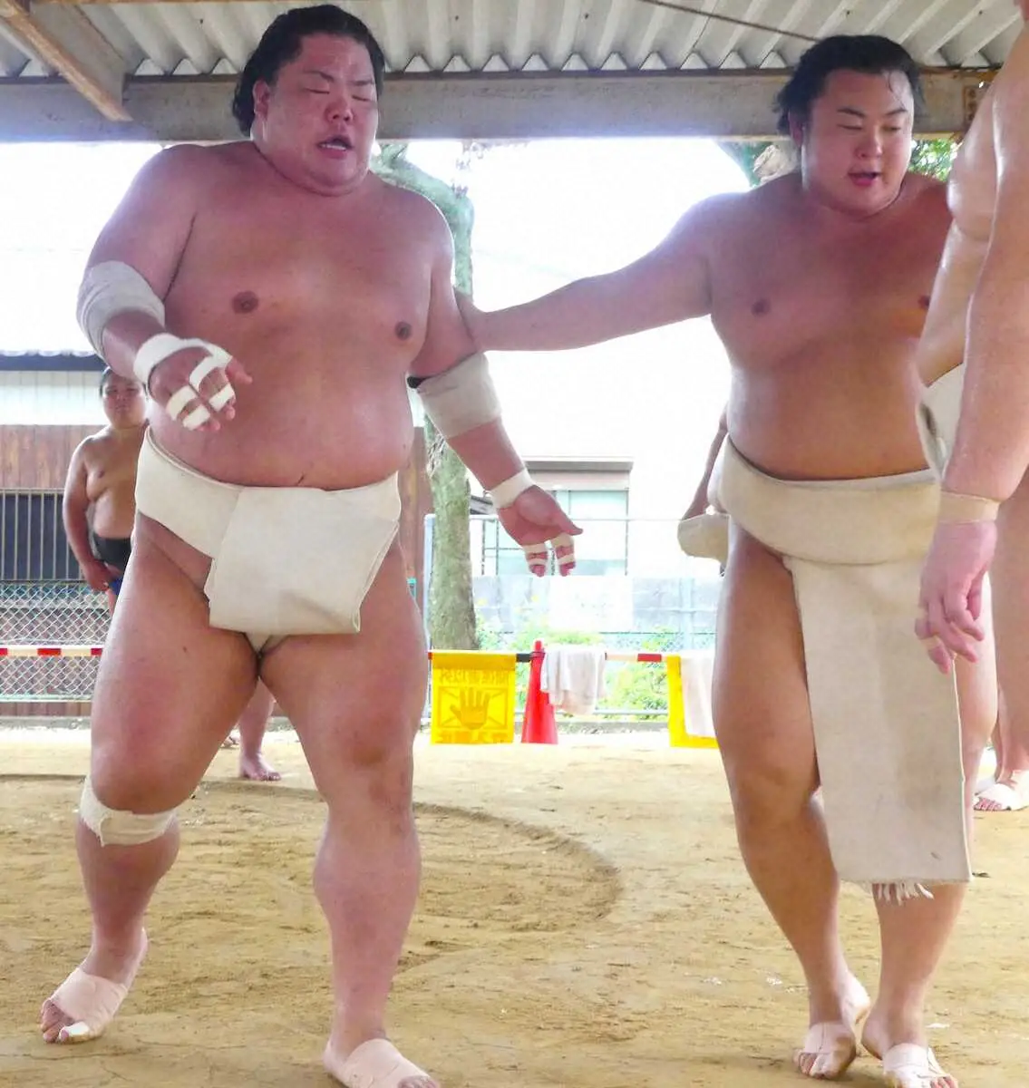 【画像・写真】大栄翔　“大関仕様”稽古で貫禄　得意の突き押しで圧倒