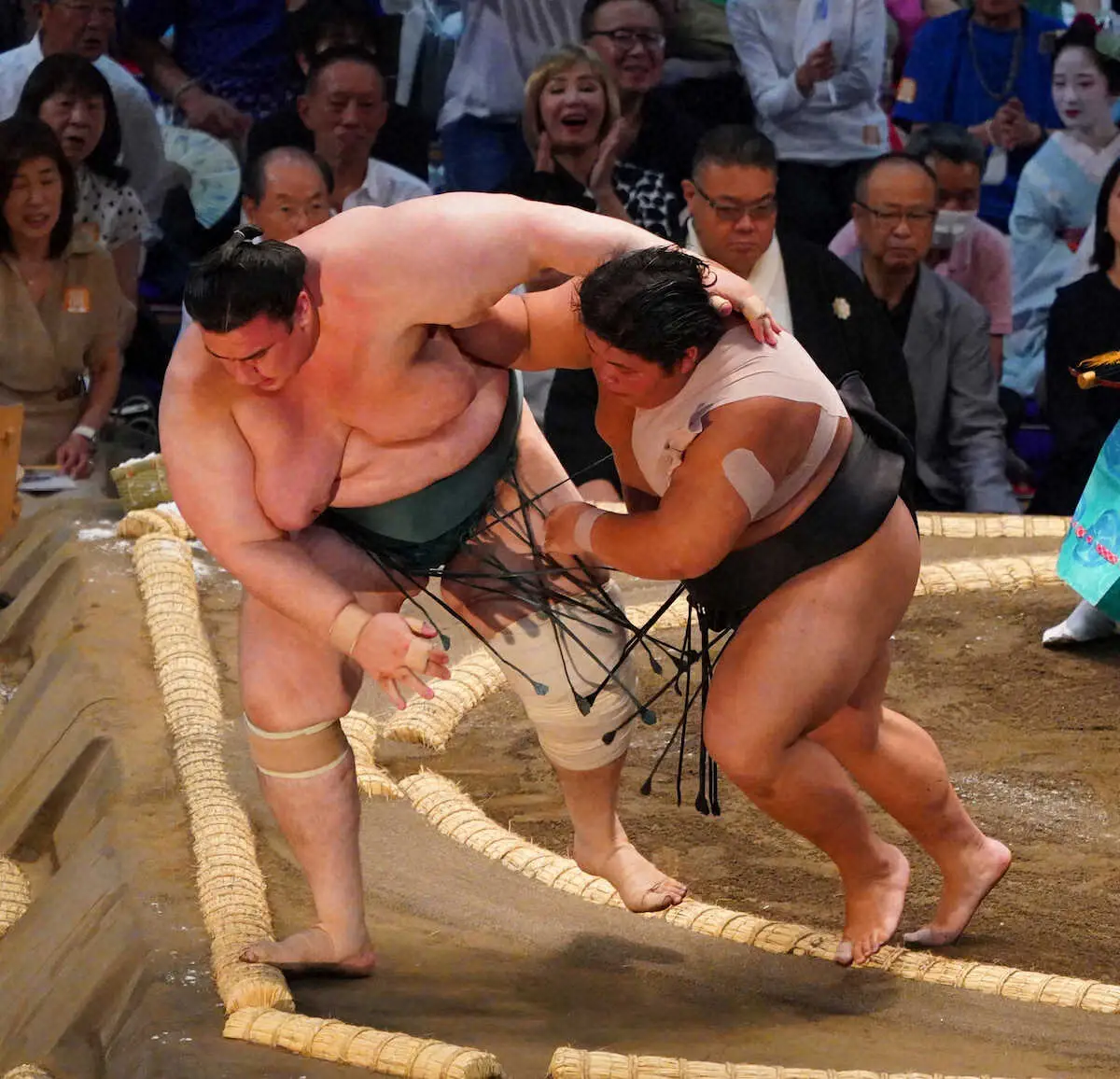 【画像・写真】19歳の新入幕・落合改め伯桜鵬が幕内初勝利「良い力にできた」大きな声援を受け37歳・碧山に完勝