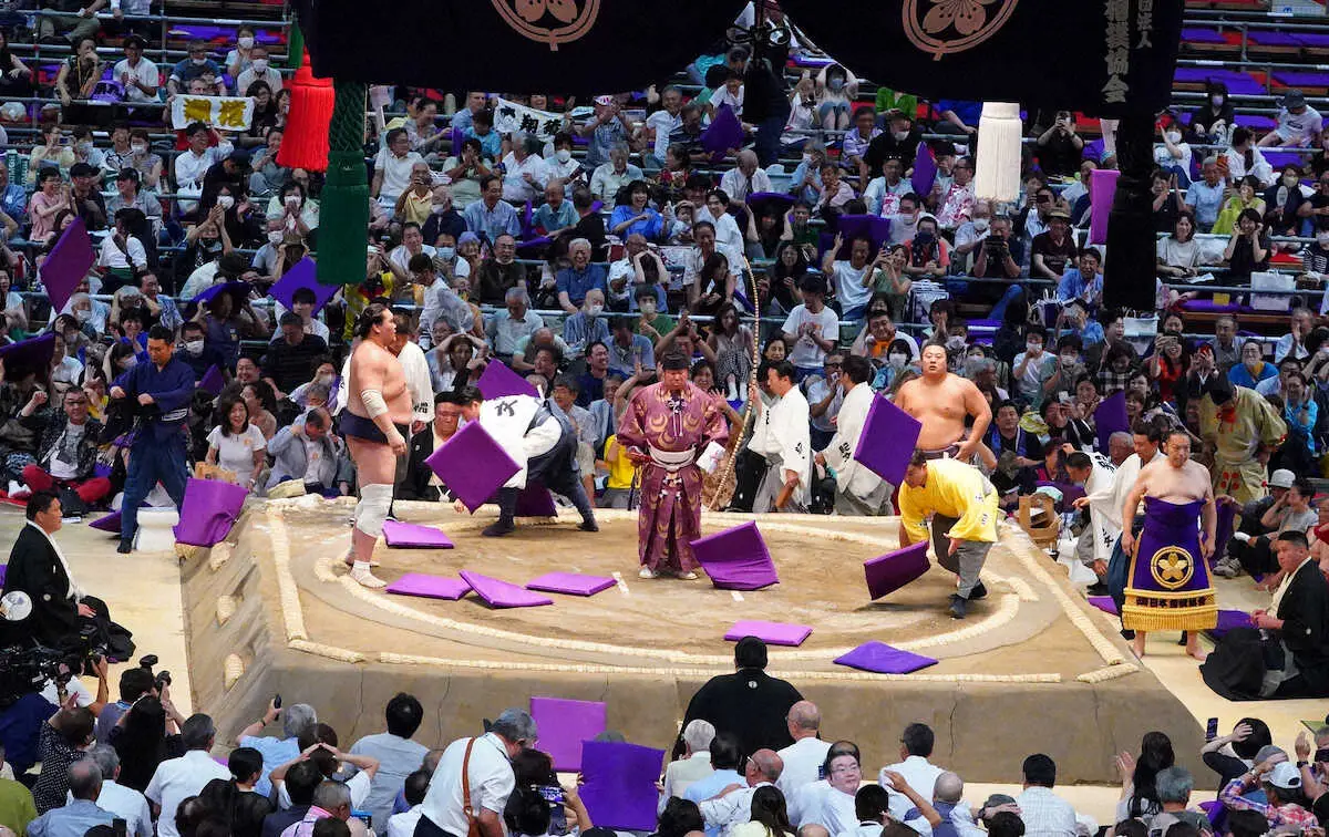 【画像・写真】翔猿も照ノ富士から金星　約1分の熱戦制した　座布団舞い「夢見ていた光景」