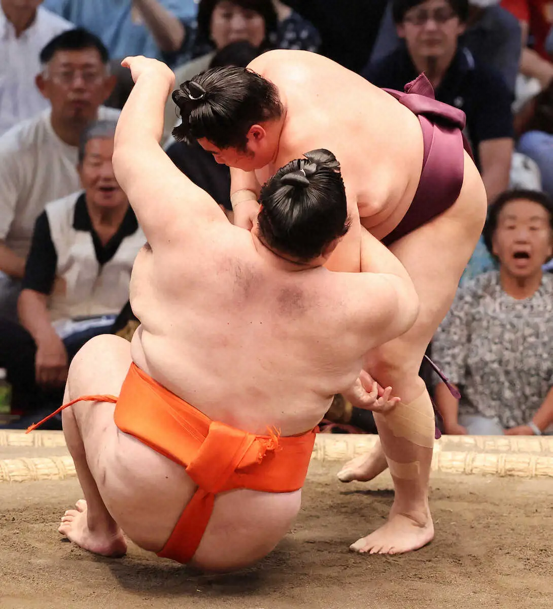 【画像・写真】日大出身の元アマ横綱対決は遠藤が快勝　敗れた水戸龍「うまかった。冷静さが凄い」先輩の技術に感心