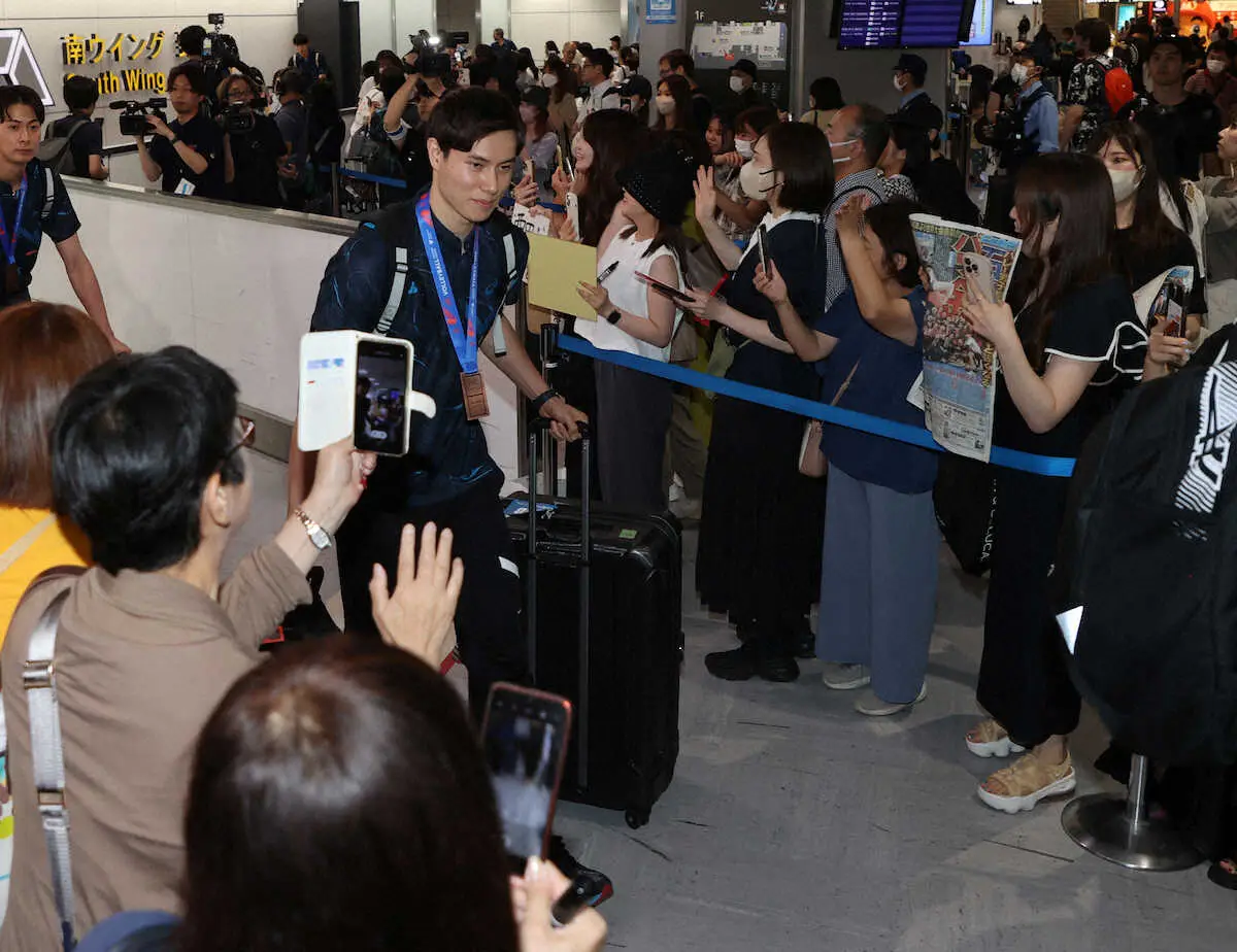 【画像・写真】石川祐希「もっと良い色のメダルを」ネーションズリーグ銅メダルの龍神NIPPONが帰国