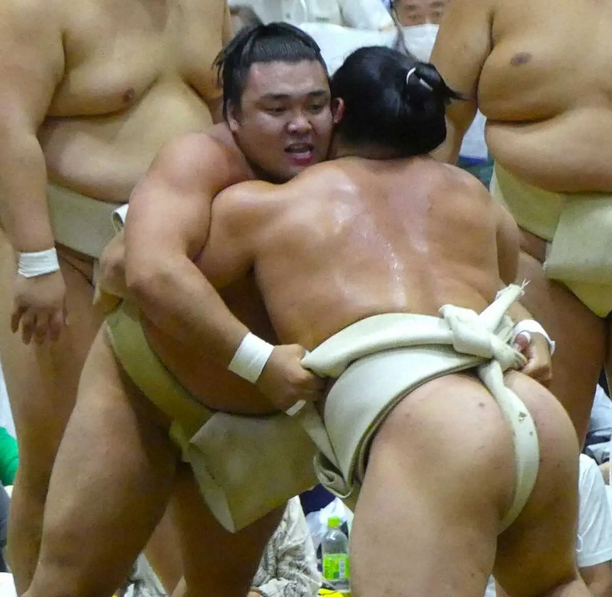 【画像・写真】【龍ケ崎巡業】霧島が実戦稽古再開で若元春と6番　カド番の秋場所へ「休みも取って」調整を工夫