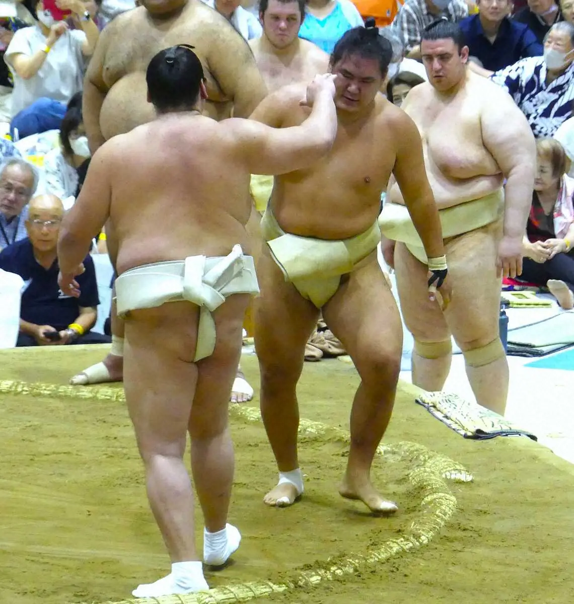 【画像・写真】【龍ケ崎巡業】新大関・豊昇龍に照ノ富士から“祝福”ぶつかり「俺が頑張らないと」看板力士の自覚十分