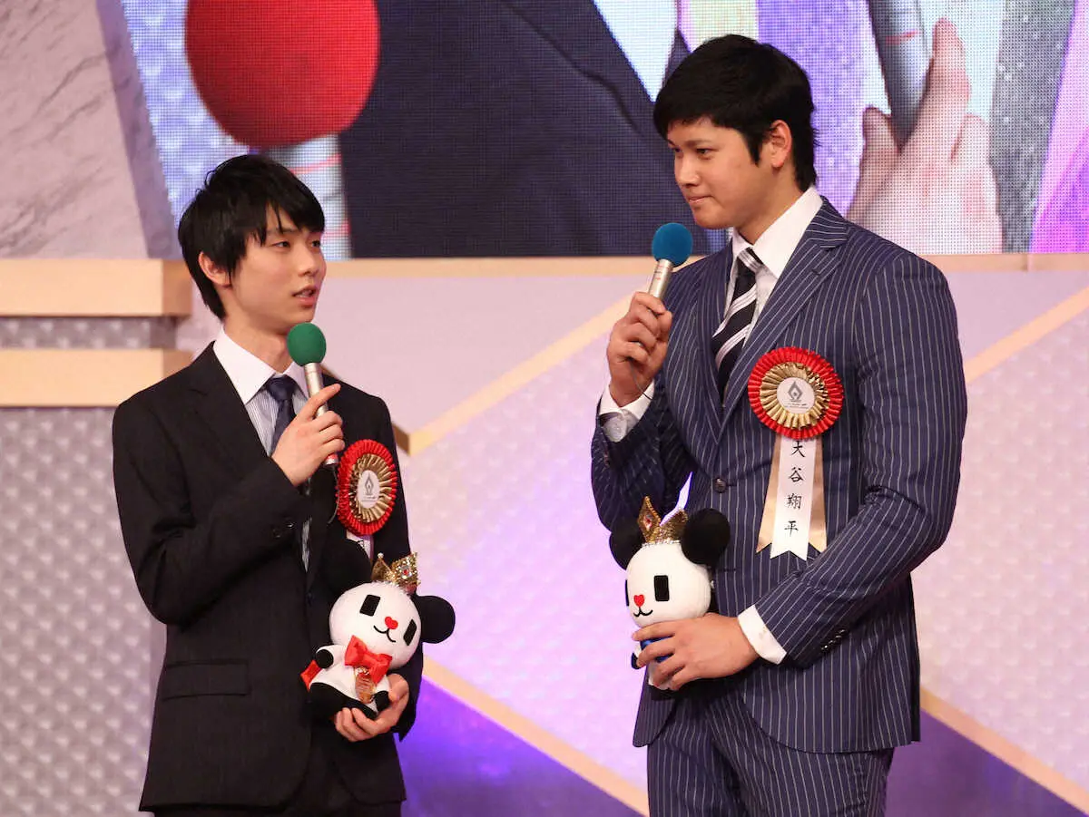 【画像・写真】16年1月の「ビッグスポーツ賞」で談笑する羽生結弦さん（左）と大谷翔平