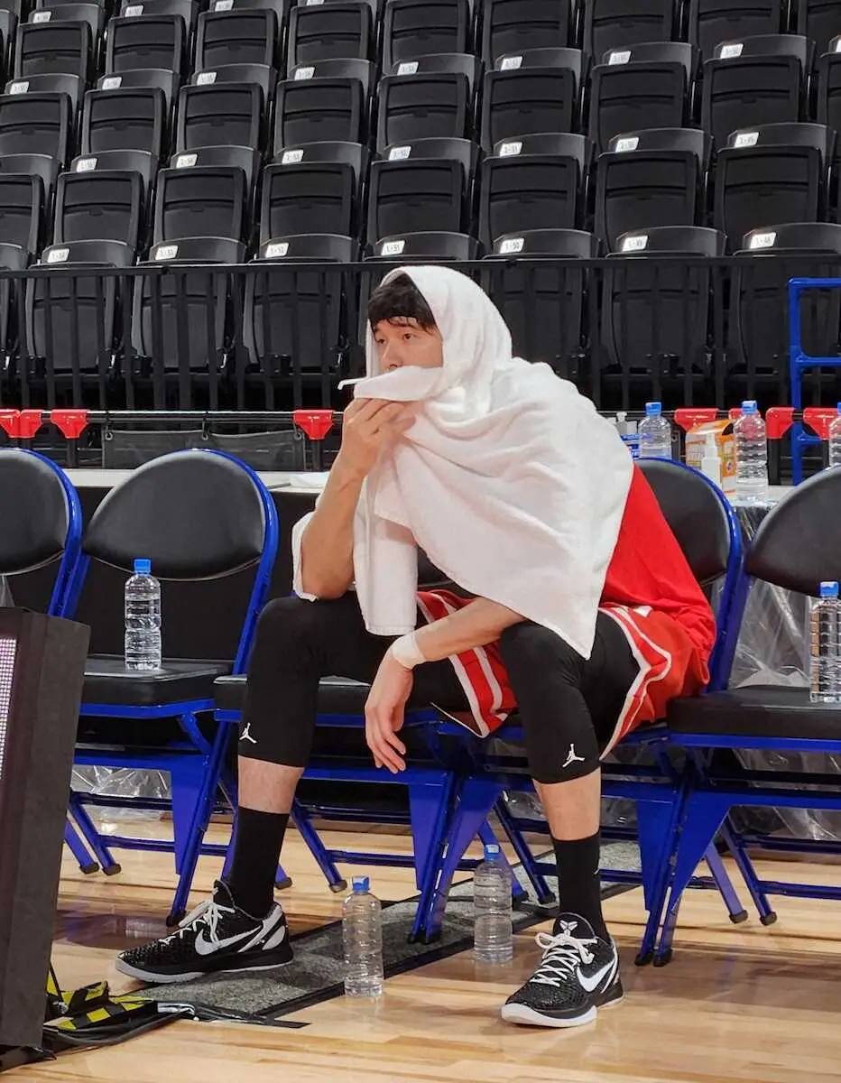 【画像・写真】渡辺雄太　右足首捻挫でメンバー外　バスケ男子日本代表19日スロベニア戦