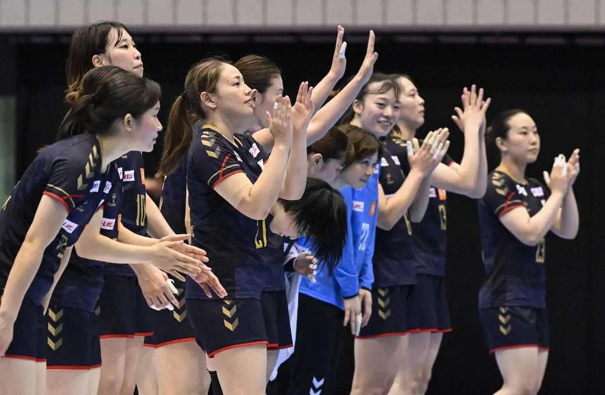【画像・写真】ハンドボール女子　76年以来五輪出場権獲得へ快勝発進　試合開始から6連続得点で主導権