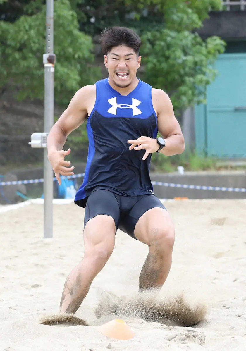 【画像・写真】松田力也　砂に描いた背番号10への思い　きついビーチトレでつかんだ自信　正司令塔争いにケリつける