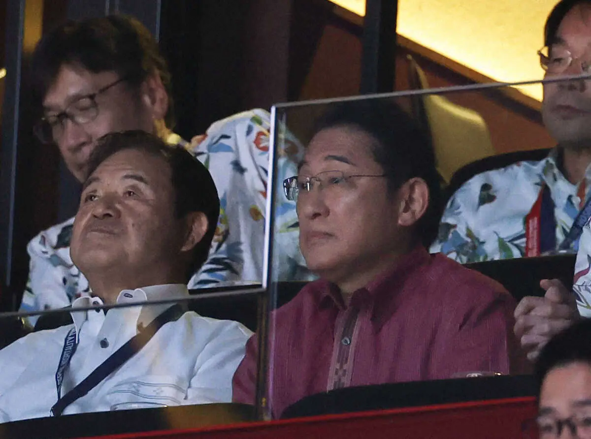 【画像・写真】【バスケW杯】岸田首相登場にネット騒然!日本―ドイツ戦の“セレモニー”が反響「かりゆし似合ってる」