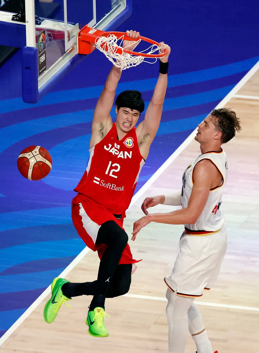 【画像・写真】日本・渡辺雄太　馬場雄大のアリウープパスから豪快ダンクもヒヤリ…左太腿裏を気にする場面も