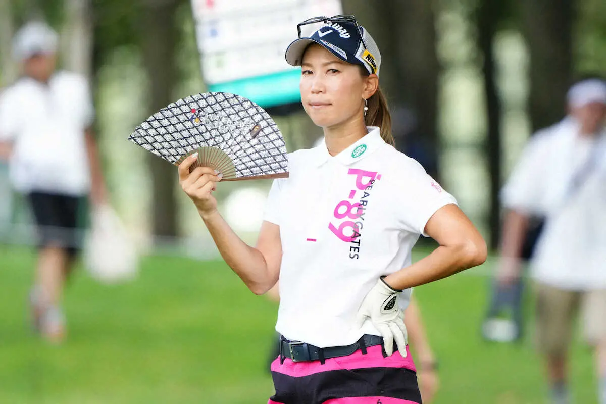 【画像・写真】上田桃子　汗だく…67暫定首位　最高34・7度で暑さ対策申し出「もう死にそうでした」