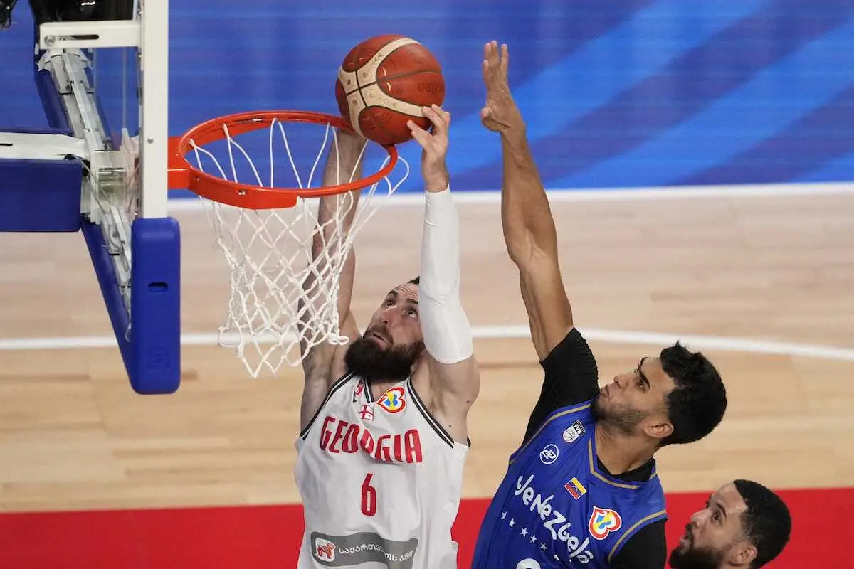 【画像・写真】【バスケW杯】えっ！ジョージア―ベネズエラ戦で珍シーン…ダンクミス応酬