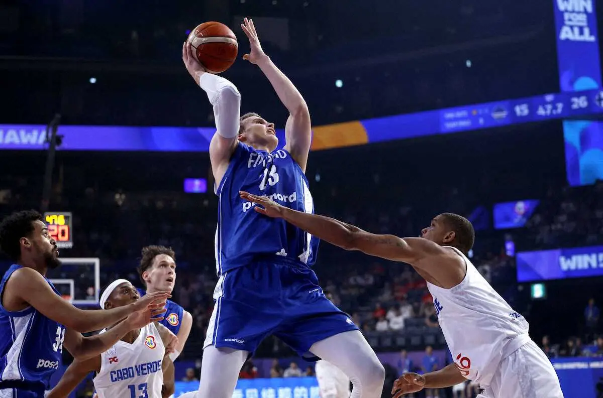 【画像・写真】【バスケW杯】マルッカネンがあわや乱闘！？相手に頭をはたかれる