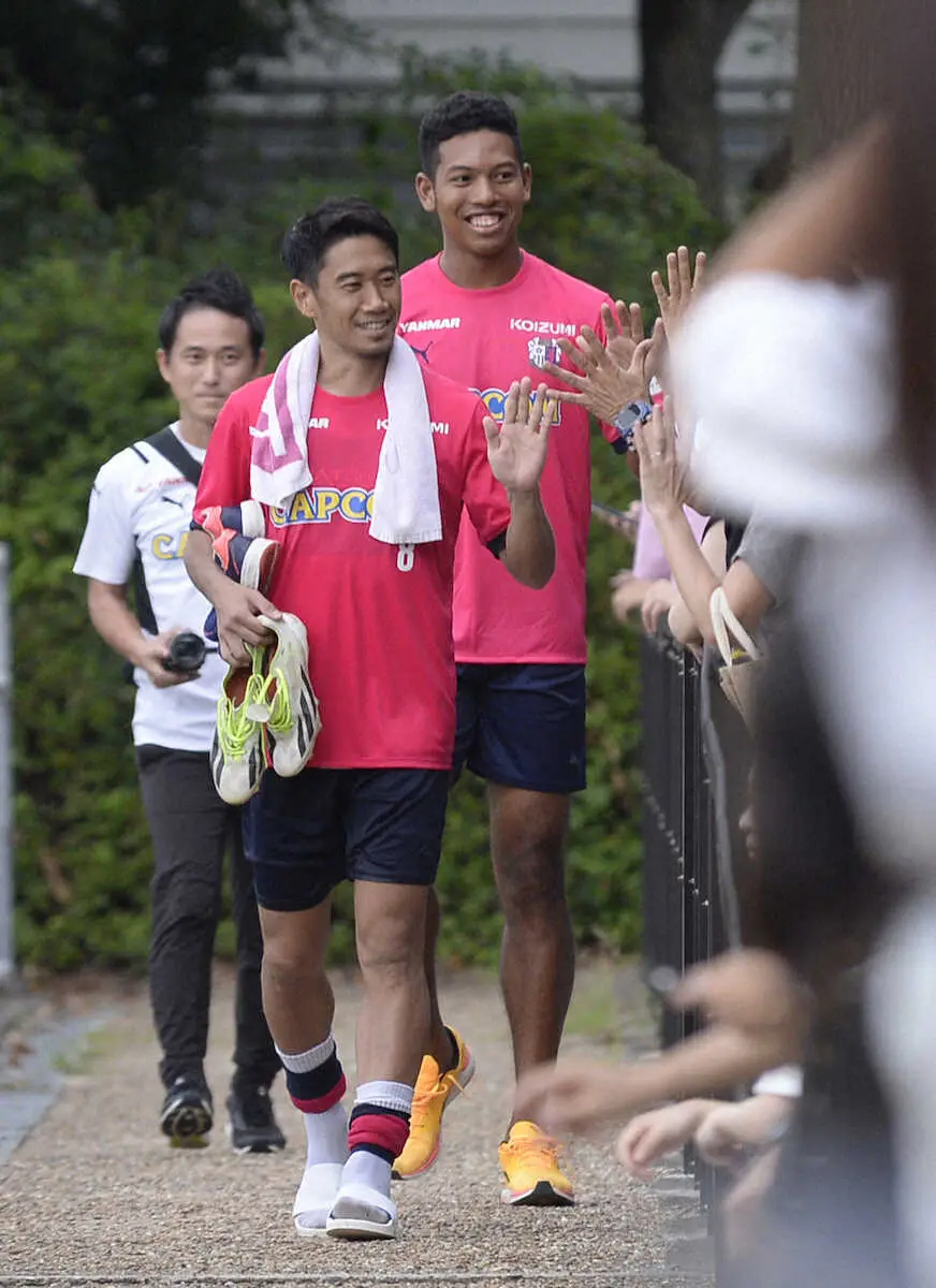 【画像・写真】サニブラウン　C大阪に「入団希望のFWです（笑い）」　兄貴分・香川とセレッソ練習場でトレーニング