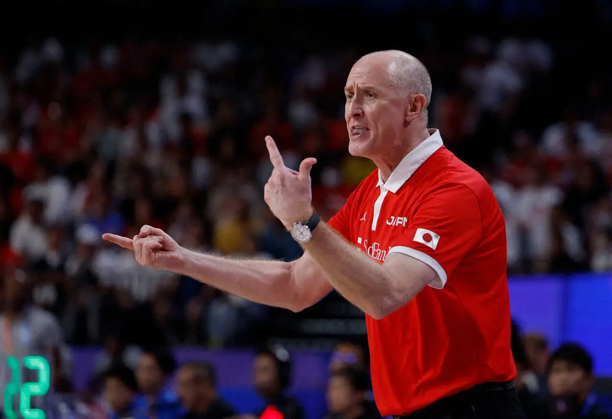 【画像・写真】試合中に指示を出すトム・ホーバス監督（ロイター）