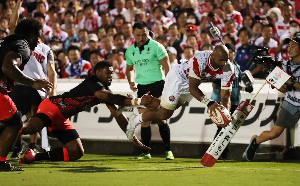【画像・写真】ラグビーリポビタンＤチャレンジカップ2023パシフィックネーションズシリーズ最終戦＜日本・フィジー＞後半、トライを決めるマシレワ