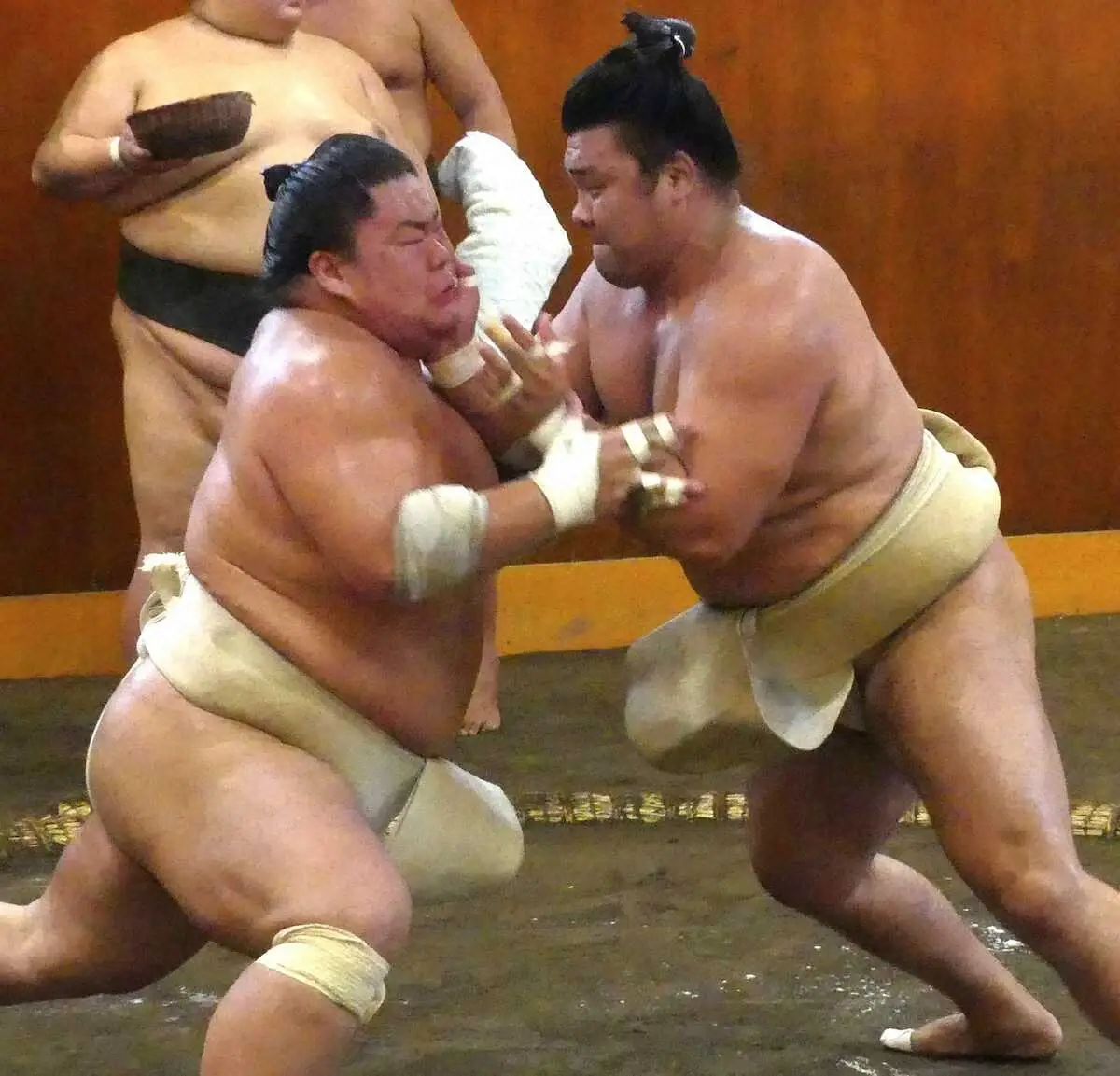 【画像・写真】霧島が大栄翔、正代、豪ノ山と計14番「状態は良い」全勝で好調アピール　稽古後は旧友の来訪に笑顔