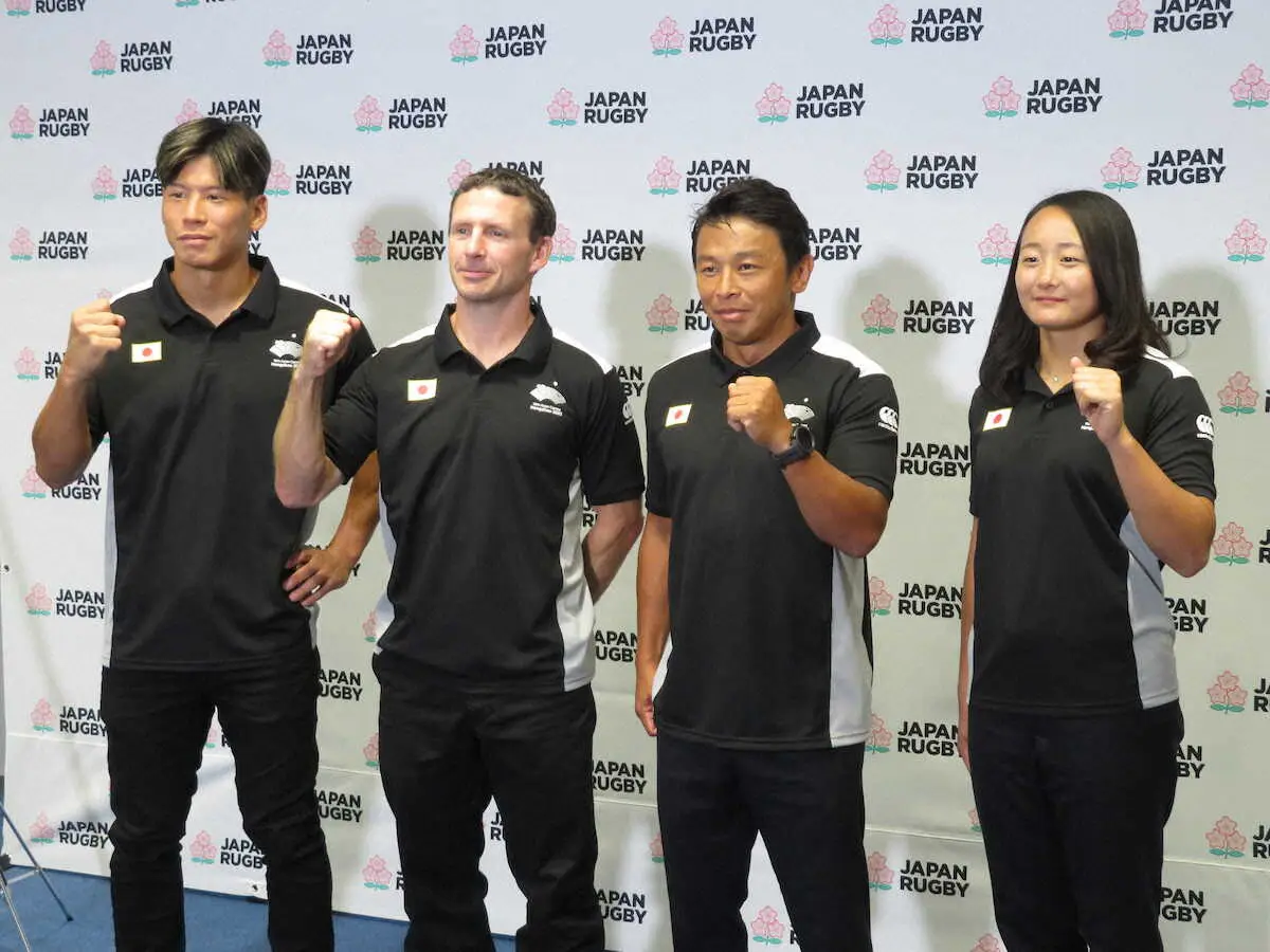 【画像・写真】杭州アジア大会の7人制ラグビー日本代表発表会見に臨んだ（左から）男子の林大成主将、男子のサイモン・エイモー・ヘッドコーチ、女子の鈴木貴士ヘッドコーチ、女子の平野優芽主将