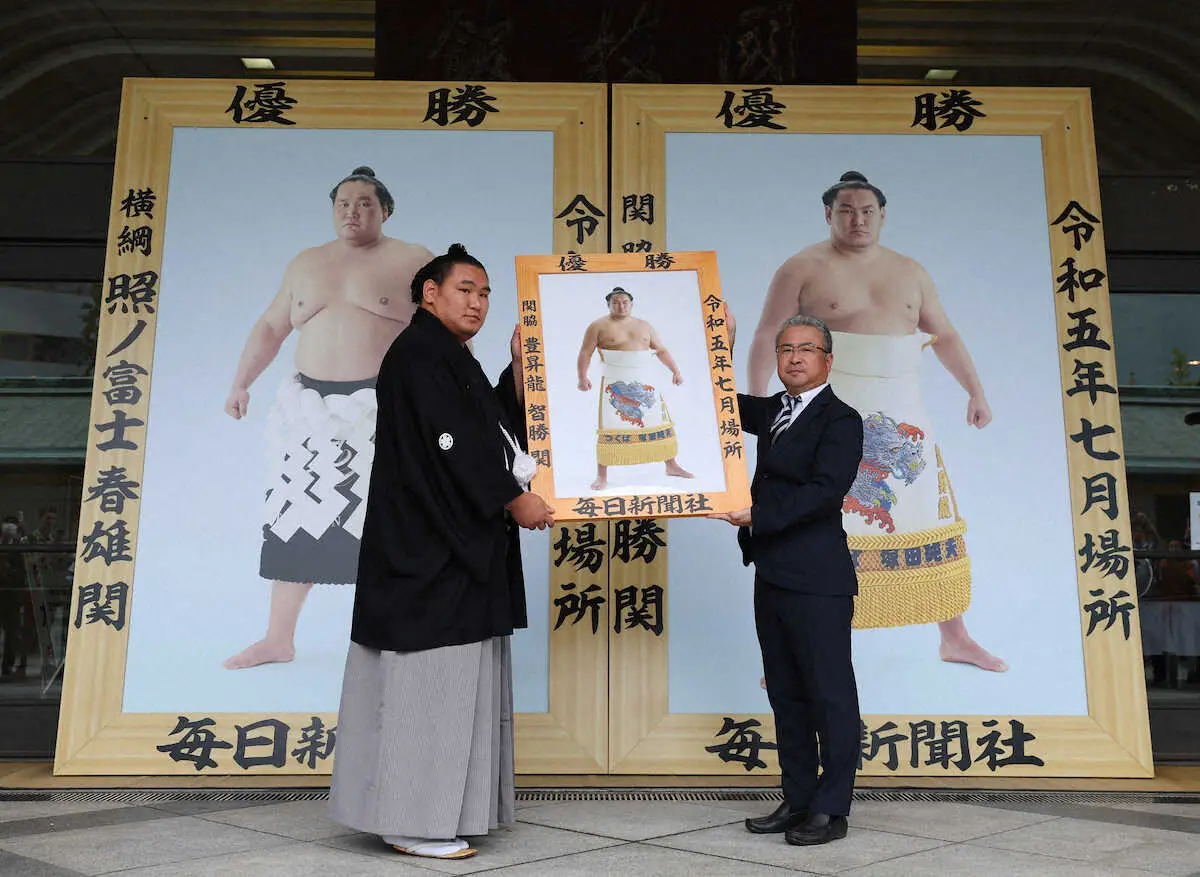 【画像・写真】大関・豊昇龍　初の優勝額贈呈式に「国技館に飾られるのを楽しみに待っています」　名古屋場所V