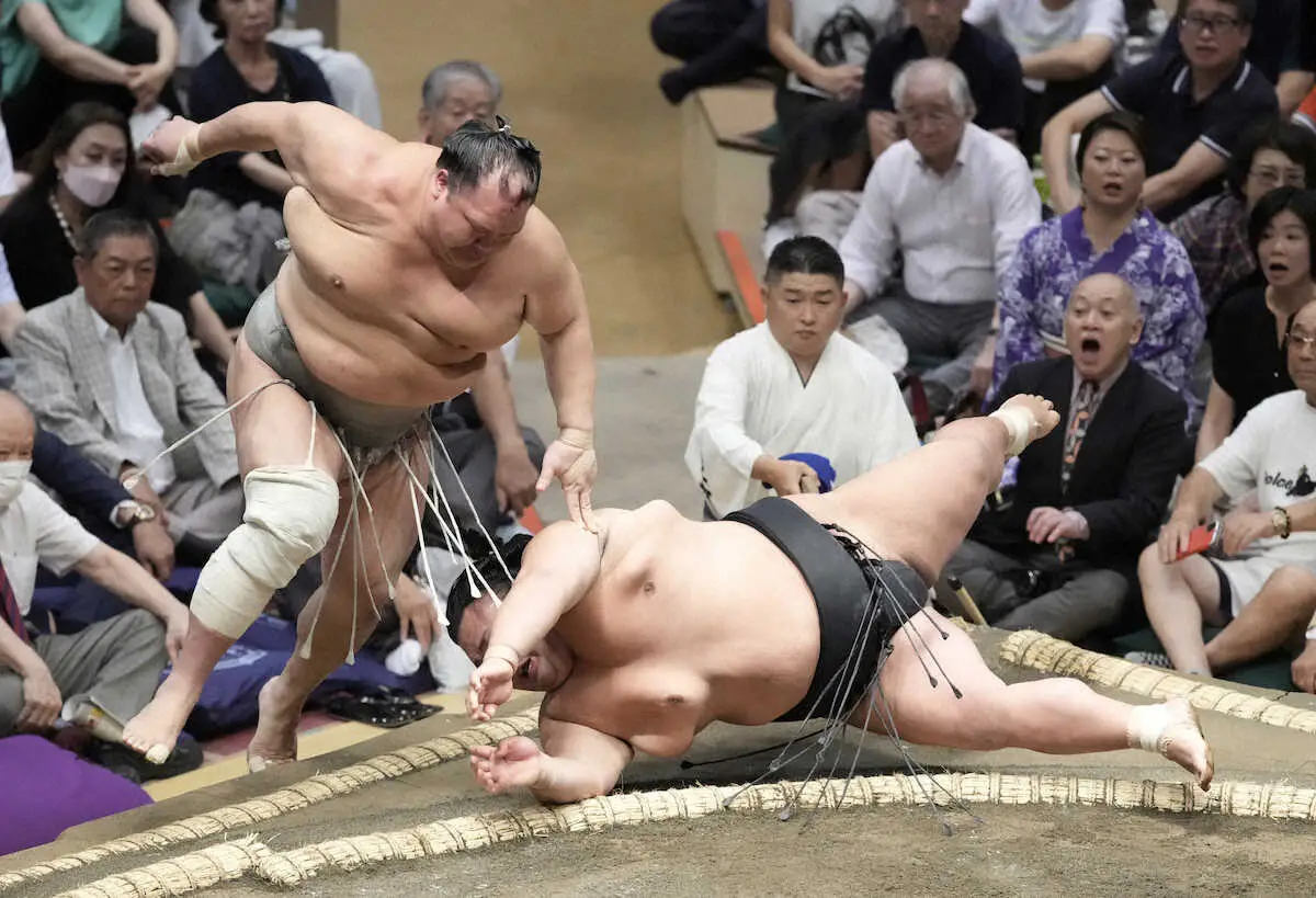 【画像・写真】貴景勝　取り直しの末…黒星発進　際どい判定に「負けは負け」