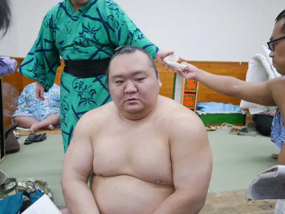 【画像・写真】宝富士が引退した徳勝龍へ　はなむけの白星「家族みたいな存在」近大相撲部の同期で20年来の仲