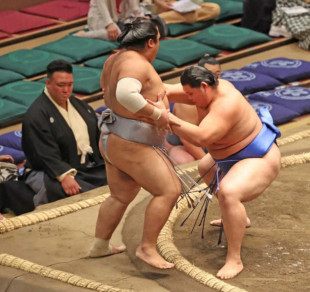 【画像・写真】貴景勝「大関経験者対決」制し3連勝　新大関・豊昇龍まさかの3連敗　“大関3連破”北勝富士は初黒星