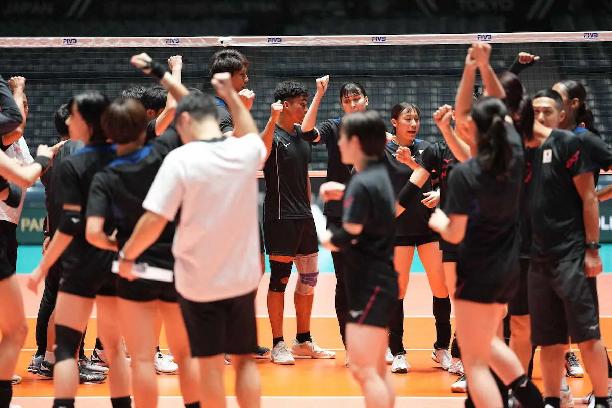 【画像・写真】女子バレー日本代表が最終調整　古賀「初戦が大切。明日はしっかり声を出して足を動かしたい」