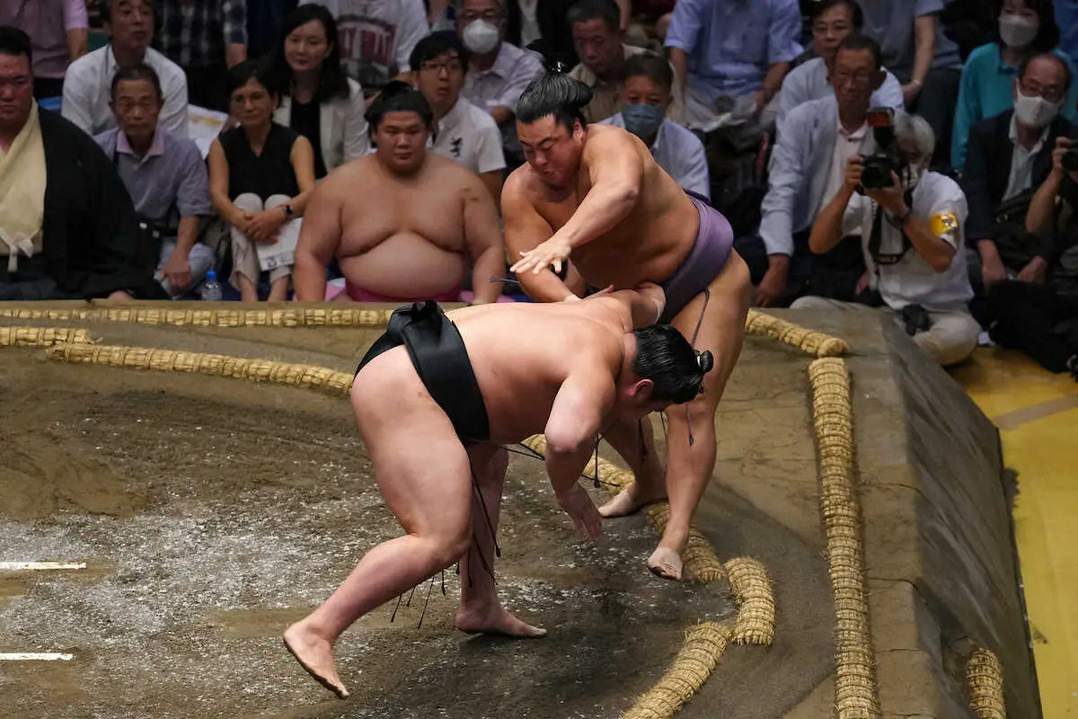 【画像・写真】若元春　立ち合い冷静に対処して4連勝「できることをしっかりやっていかないと」