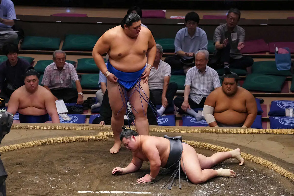 【画像・写真】新十両・大の里が輝鵬との元学生横綱対決制して7連勝「先場所の反省生かした」早くも勝ち越し王手
