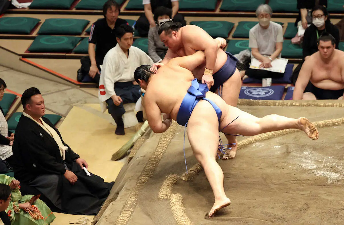 【画像・写真】十両・北の若が同学年ライバル・大の里にプロ初対戦で勝利「プライドあった」関取経験の差見せた