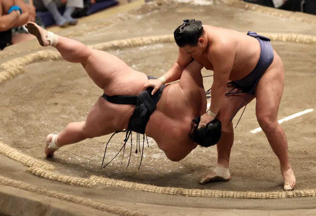 【画像・写真】21歳熱海富士“血染め”の3敗死守で初優勝王手！単独トップで千秋楽へ　大関・貴景勝負けた…4敗目