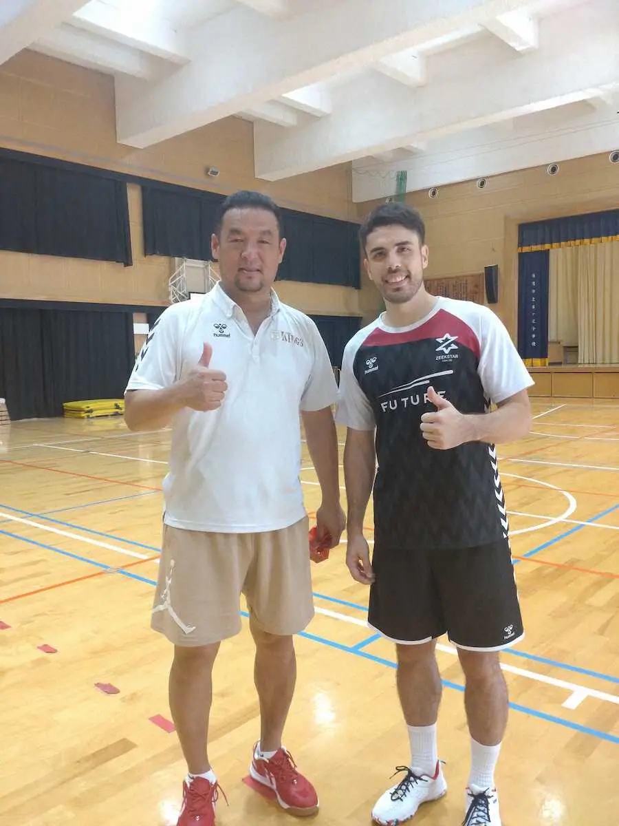 【画像・写真】元ダイエー、ソフトバンクの松中氏が代表を務めるハンドボールチームが福岡市で体験会　「レミたん」も登場