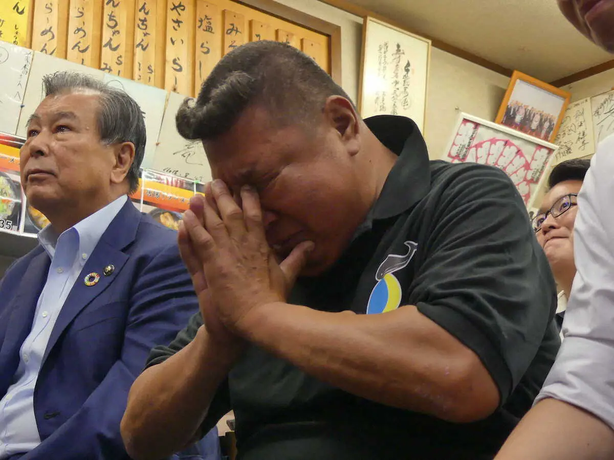 【画像・写真】恩師の杉山信二さんの目には涙も