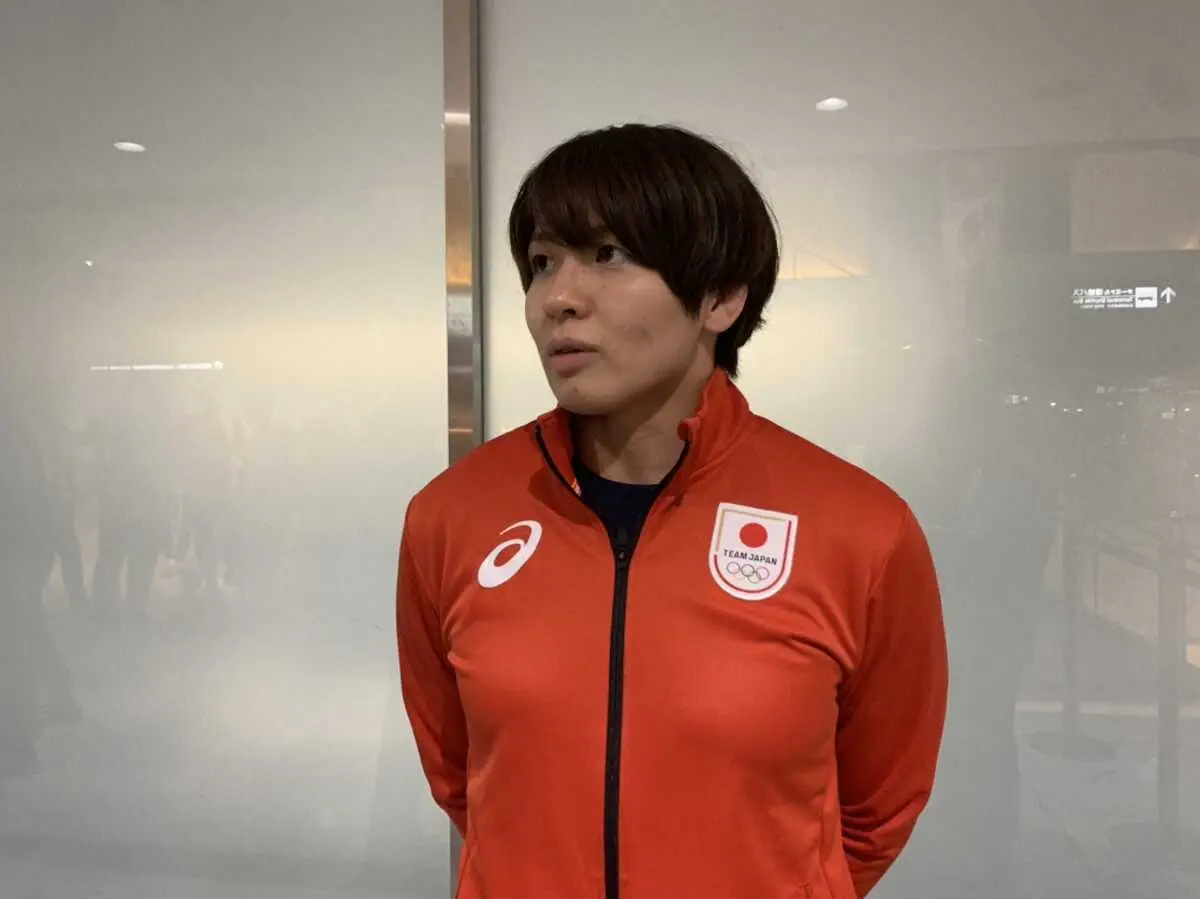 【画像・写真】杭州アジア大会で金メダルを獲得し、成田空港に帰国した高市未来