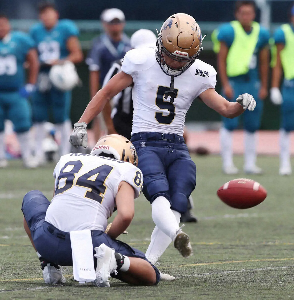 【画像・写真】アメフト関大　「遅れてきた男」RB阪下の3TDで開幕3連勝　これがエースのラン!