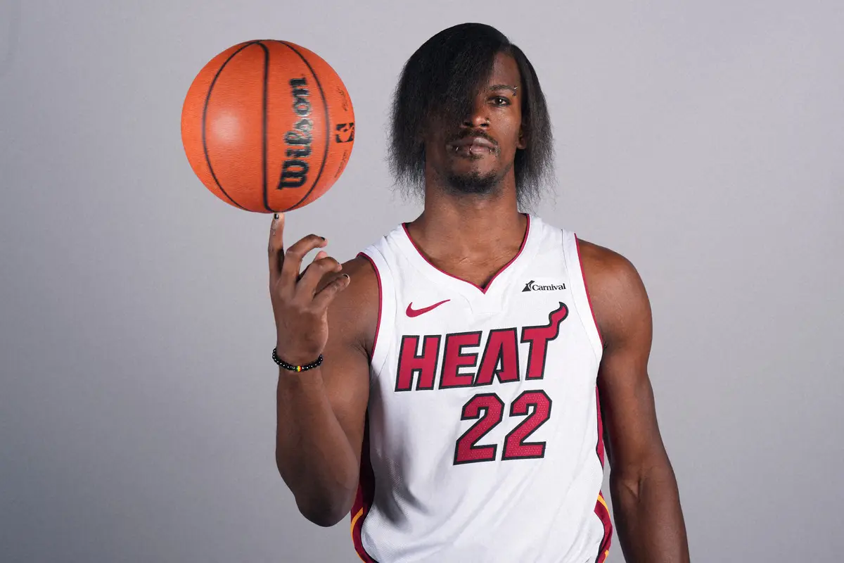 【画像・写真】まさにビジュアル系！？NBAスーパースター メディアデーでまさかの髪型にファン驚き「可愛すぎw」の声