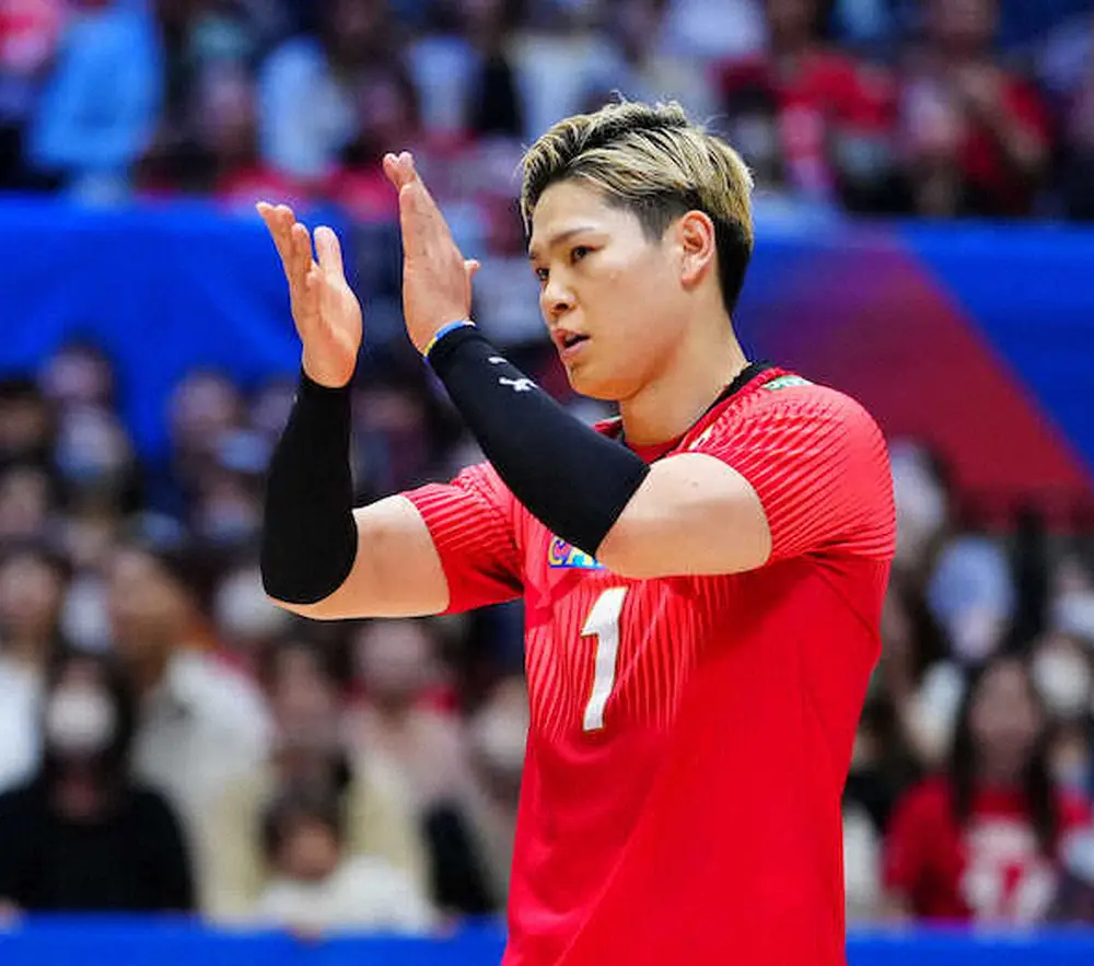 【画像・写真】【バレー五輪予選】西田ヒヤリ…ブロック着地の際に左足ひねる　その後に豪快スパイク連発！