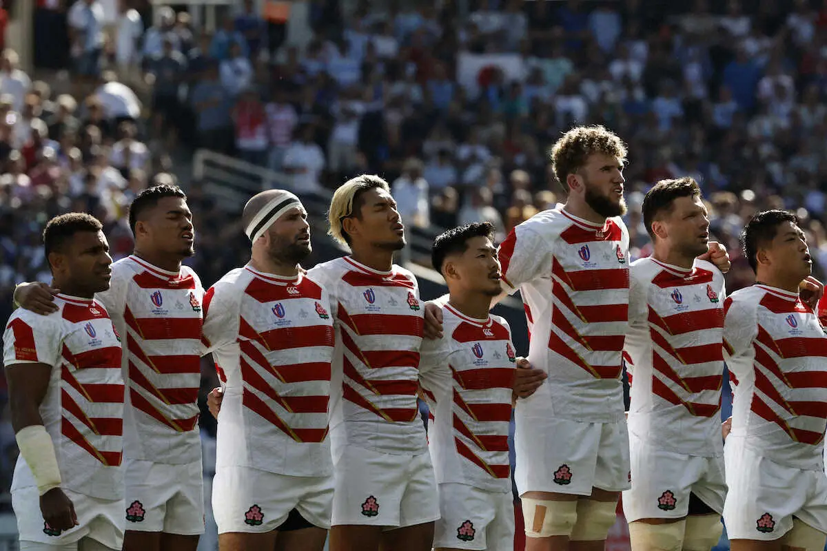 【画像・写真】国歌斉唱する日本フィフティーン（AP）